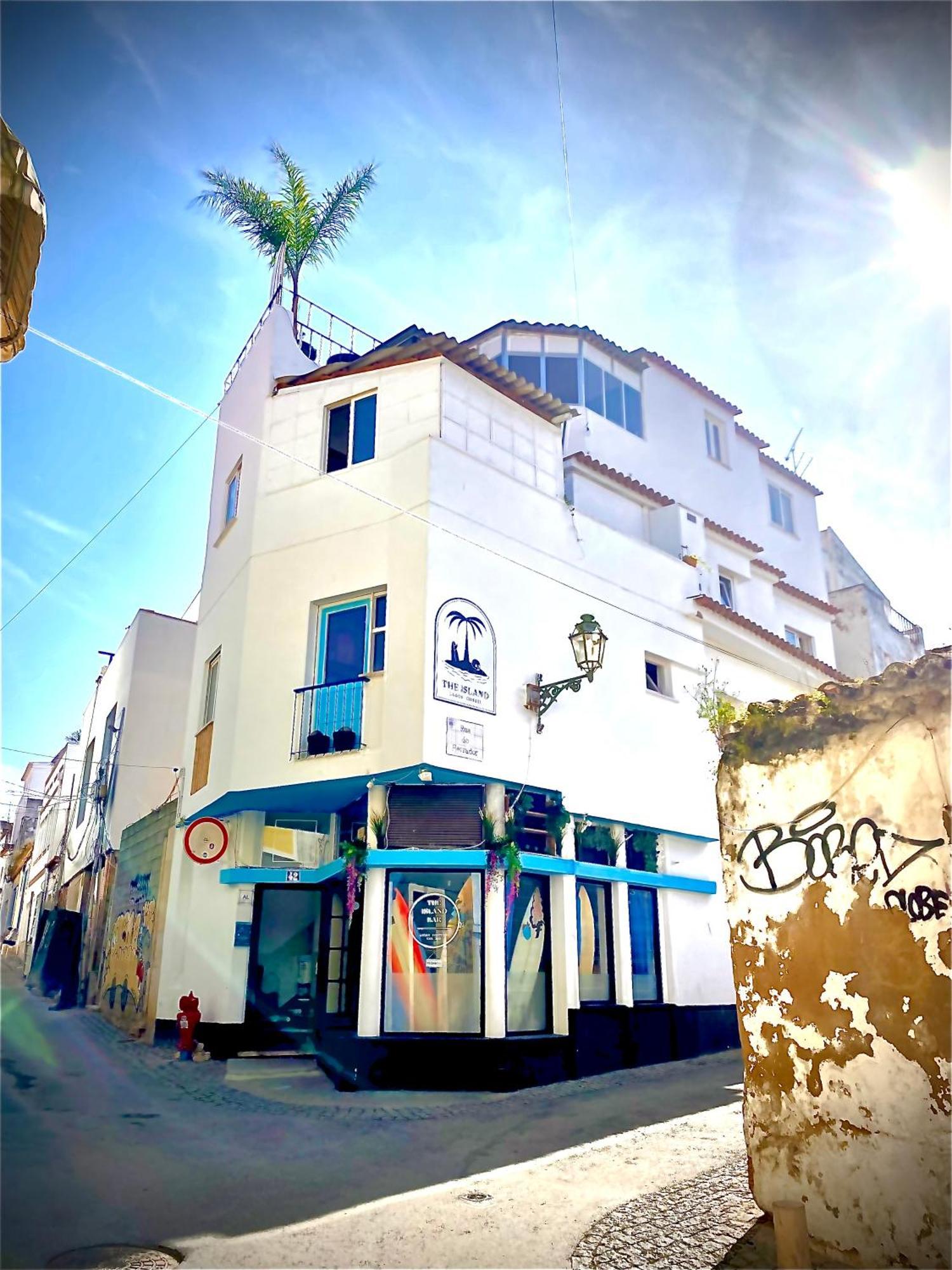 The Island Hostel & Cafe Lagos Exteriör bild